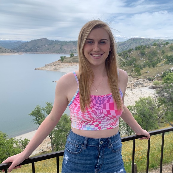 Meet your Posher, Kristen - Picture 3 of 3